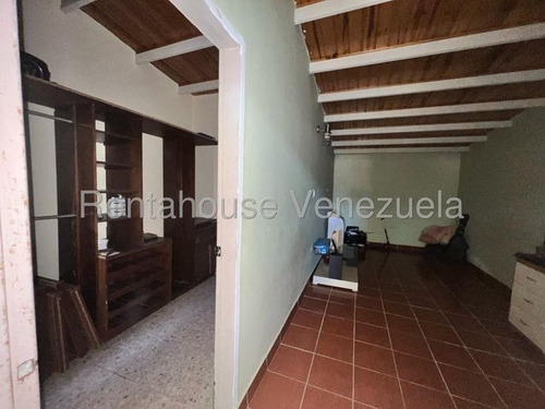 Amplio Y Moderna Casa De 2 Niveles En Venta Cabudare. Urbanizacion Valle Hondo 25-15492 As-f