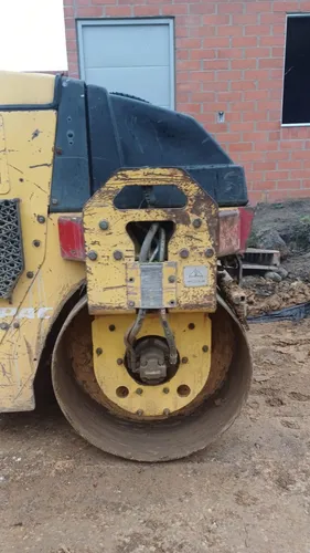 Vibrocompactador Dynapac C122 Modelo 2005