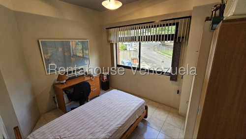 En Venta Hermosa Casa En Excelente Ubicación En Los Samanes 25-17999