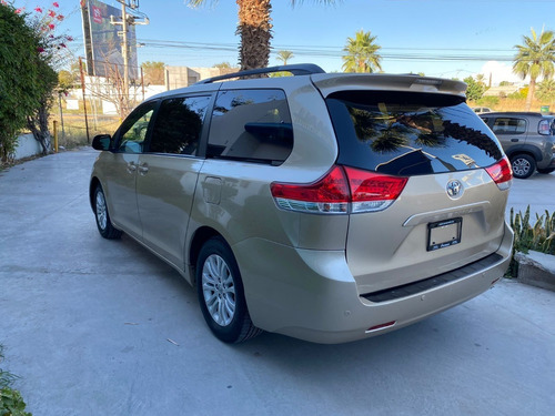Imagen 6 de 15 de Toyota Sienna Xle Tela 2014 Arena