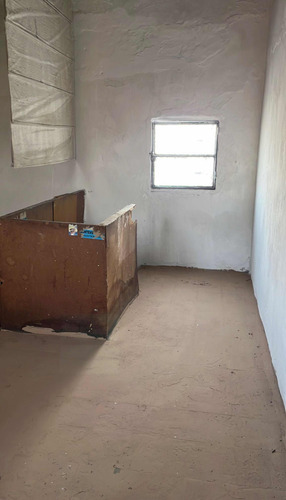 Rousseau Y 21 Abril Apto Tipo Casa Con 2 Plantas 1 Dorm