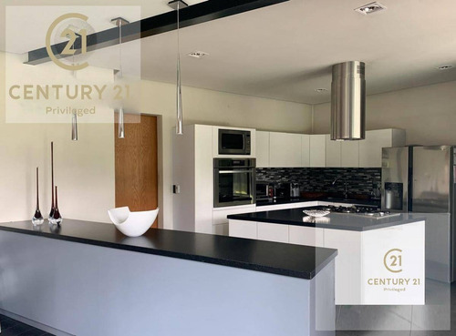 Imagen 4 de 14 de En Venta Moderna Casa En El Club De Golf Los Encinos, Estado De México.