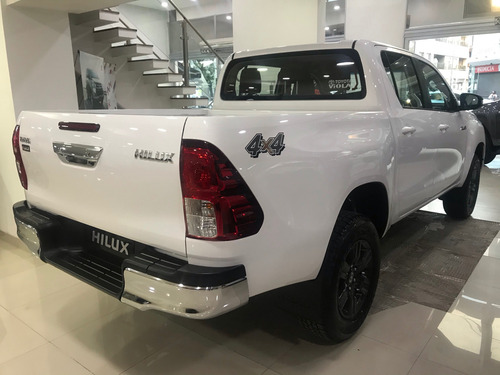 Toyota Hilux 4x4 Sr 2.8tdi Aut 6vel Entrega Inmediata 2025