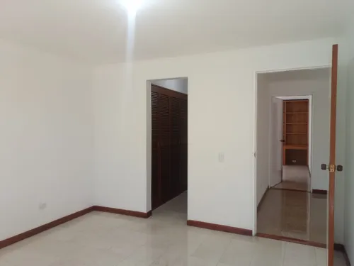 Apartamento En Arriendo En Aguacatala, Poblado
