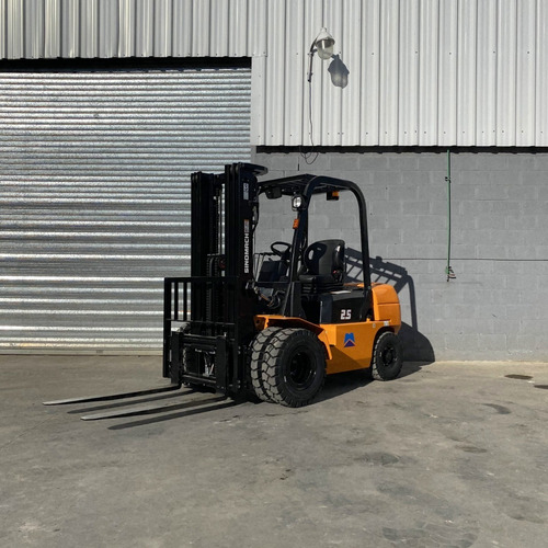 Imagen 5 de 12 de Autoelevador 2500kg 2.5 Toneladas Triple Torre 4.5m Duales