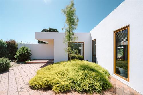 Excelente Casa Con Inmejorable Ubicación En Marbella