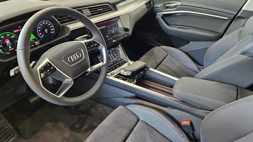 Imagen 17 de 25 de Audi Q8 Sportback E-tron
