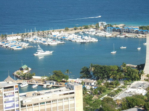 Imagen 15 de 26 de Alquiler Vacacional En La Guaira Naiguata Frente Al Club Puerto Azul Espectacular Para Vacacionar Roca Inmobliaria 04142702372