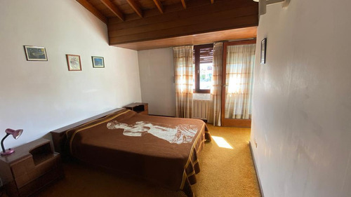 Casa En Venta - 4 Dormitorios 3 Baños - Cocheras - 234mts2 - Mar Del Plata