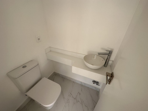 Venta Apartamento Dos Dormitorios Tres Baños Malvín Patio Exclusivo Soleado