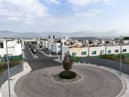 Casa En Venta En Zibata Con 3 Recámaras Y Baño Privado Cada Una