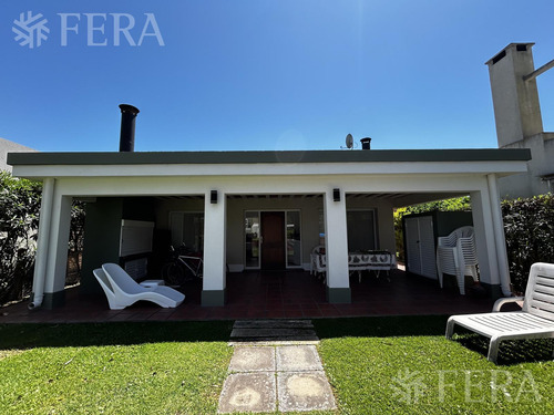 Venta Casa 4 Ambientes Con Fondo Libre Y Jacuzzi En Chascomús
