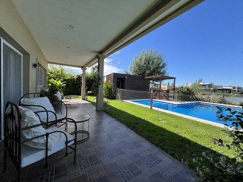 Casa En Venta Con Fondo A La Laguna Lagos De San Eliseo