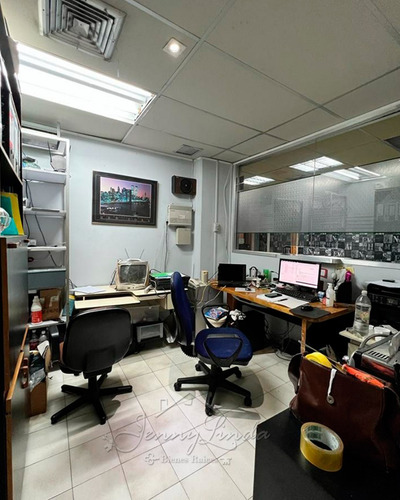 Venta Oficina Edificio Centro Plaza Urb. Calicanto Maracay Aragua