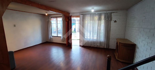 Casa En Venta De 3 Dorm. 2 Baños En Maipú