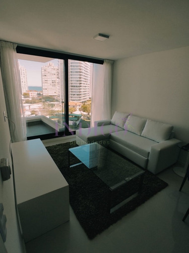 Imagen 11 de 16 de Apartamento En Artower, Con Buena Vista, Muy Luminoso, 1dormitori Y 1 Baño