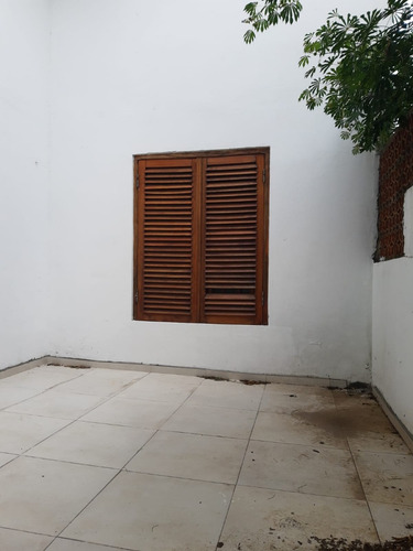 Chalet C/local Comercial Y Sótano, 3 Plantas Sobre Hipolito Yrigoyen Glew