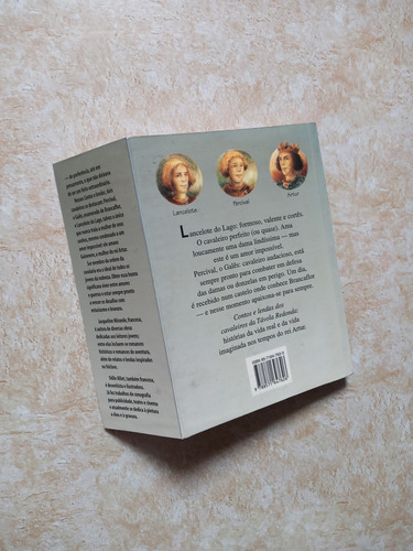 Livro - Contos E Lendas Dos Cavaleiros Da Távola Redonda (Usado)
