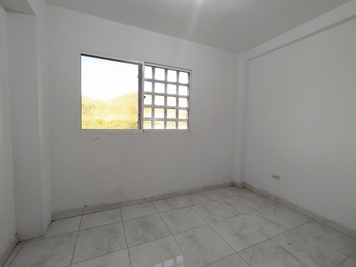 Imagen 10 de 12 de Moderno Apartamento Con Vista A La Montaña
