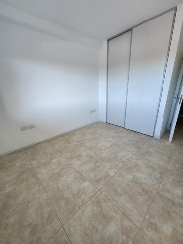 Imagen 8 de 10 de Hermoso Departamento 2 Ambientes Con Cochera Monte Grande