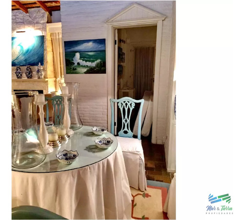 Casa En Venta. A Seis Cuadras Del Mar. Cuenta Con Tres Dormitorios.