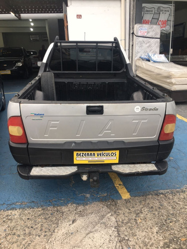 Imagem 2 de 8 de Fiat Strada 2005 1.3 Fire 2p