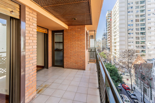 Departamento Tres Ambientes. Torre.cochera . Full Amenities. Seguridad 24 Hs