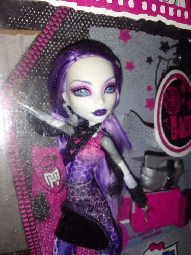Monster High Picture Day Spectra Vondergeist