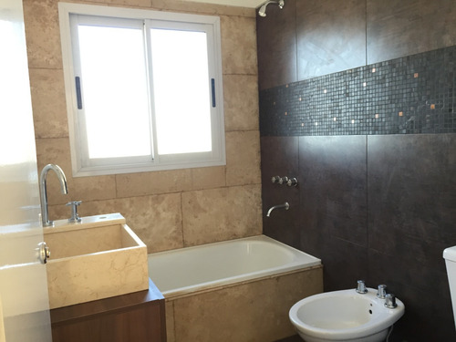 Imagen 2 de 7 de Venta Departamento En Caseros 4 Amb. A Estrenar Con Balcón