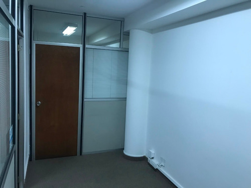 Excelente Oficina En La Mejor Ubicación De Tribunales.