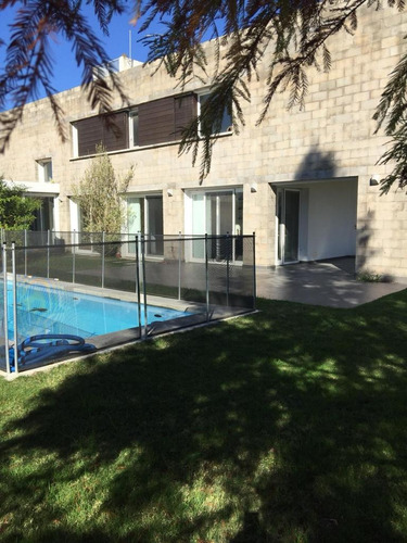 Venta De Casa En Altos De La Tahona