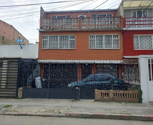  Casa Bien Ubicada  Rentable  De Tres Niveles  