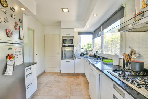 Casa De 3 Dormitorios - Pileta Y Galería Con Parrillero - Fisherton