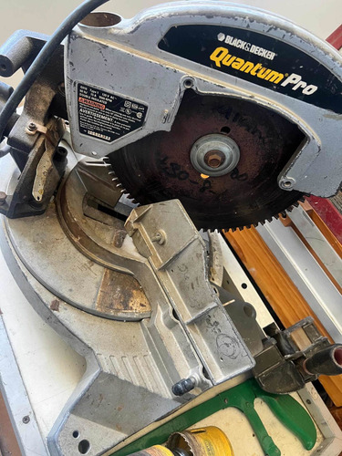 Sierra Ingleteadora Black & Decker (Usado)