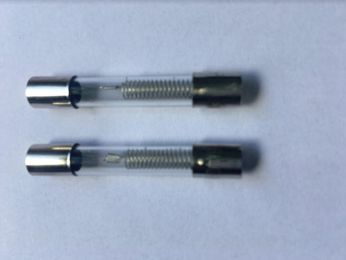 Imagem 2 de 4 de Fusível Alta Tensão P Microondas 5kv 800ma Vidro - 2 Peças