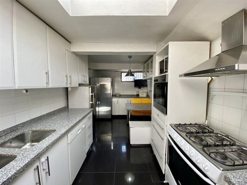 Casa En Venta De 4 Dorm. En Vitacura