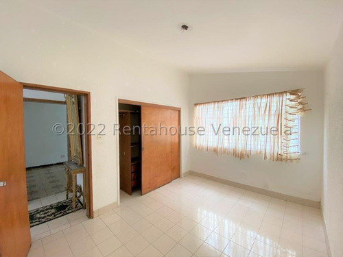 Imagen 15 de 20 de Casa En Venta En Santa Cecilia - Calle Cerrada.