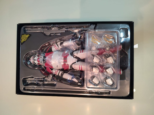 Action Figure Coruscant Guard: Star Wars The Clone Wars 1/6 (Usado)