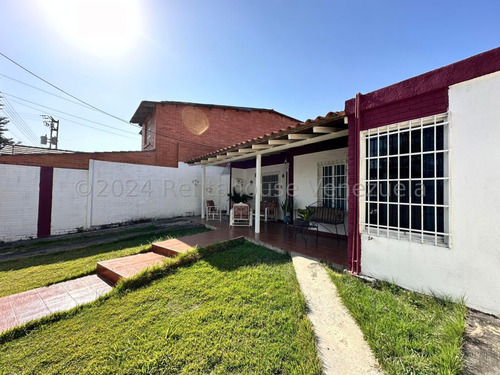 Comoda Casa En Venta La Mantuan Turmero Amplio Jardin Precio Negociable Estef 24-12956