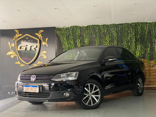 Volkswagen Jetta 2.0 Comfortline Flex 4p Automática