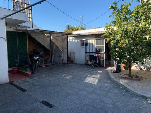 Casa De 2 Plantas En Castelar