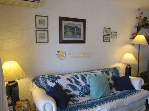 Apartamento En Muy Buena Ubicacion, De 2 Dor, 2 Baños Con Balcon Con Parrillero Con Linda Vista. Consulte!!!!!!!!- Ref: 1991