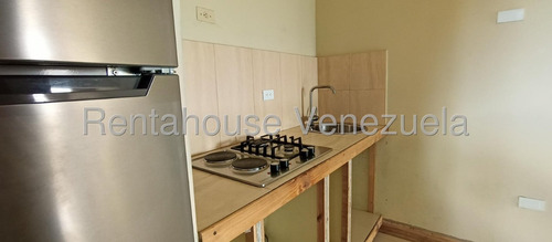 Apartamentoen Alquiler, 2e13389, Rafael Gamarra Trea Para Ud, Mejor Zona Del Oeste De Barquisimeto, Con Fácil Acceso Por La Av Rotaria , Cerca Del Aeropuerto, Universidades Y Z. Industriales. 2hab,2b