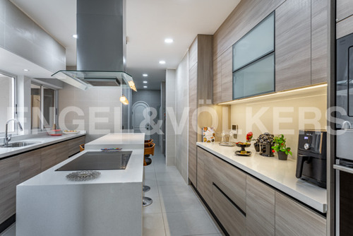 Remodelada En Sector Tranquilo, Buena Conectividad