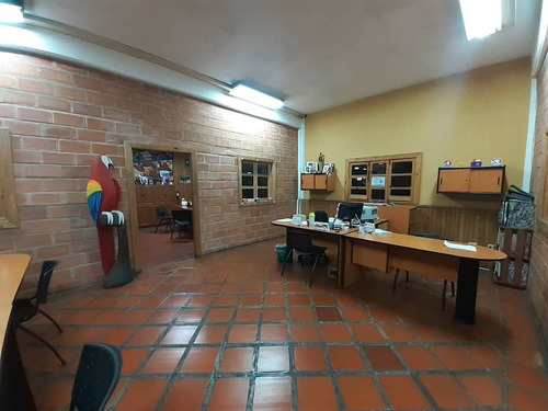 Se Vende Galpòn En La Zona Industrial El Nepe, Municipio Guacara A 500 M De Ciudad Traki. - Ivlp