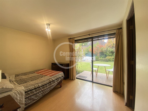 Casa En Venta De 7 Dorm. En Vitacura Santa María.san Benito.