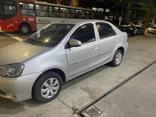 Imagem 3 de 13 de Toyota Etios 2016 1.5 16v X 4p