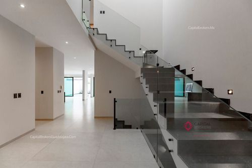 Casa Nueva De Lujo Con Sótano En Venta Villa Verona