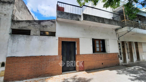 Casa En Lote De 8.66x31.75 Mts En Santa Catalina Al 1300 - 167 M2 Cub Posib Garage P/2 Autos