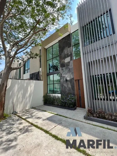 Casa En Venta En Coto Privado De 4 Recámaras Con Alberca Zona Norte De Colima